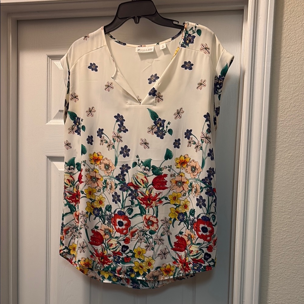 New York & Company White Cream Floral Cap Sleeve Blouse